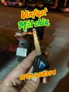 đánh chìa khóa xe vinfast tận nơi